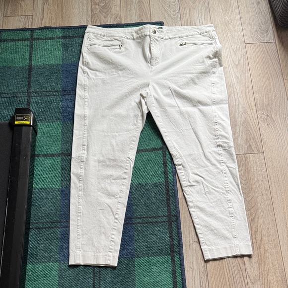 White Pants - Picture 5 of 5